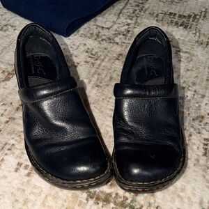 b.o.c. Black Leather Peggy Clog size 6